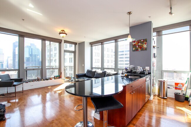 Foto del edificio - 565 W Quincy St