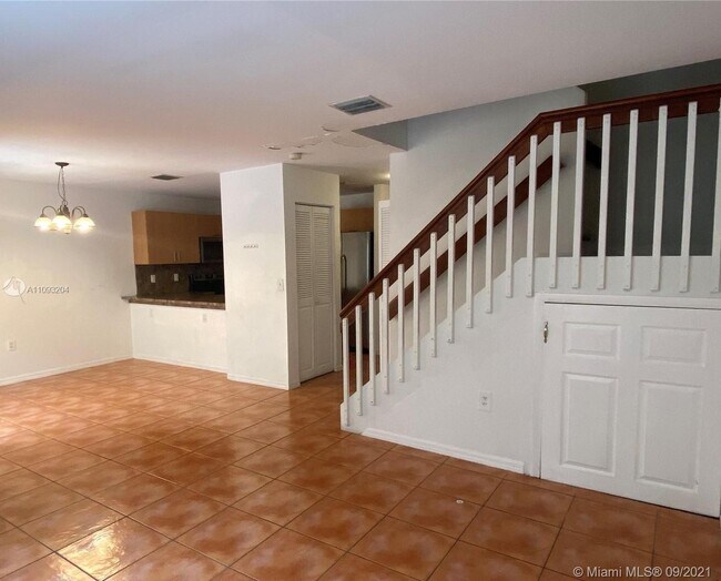 Building Photo - 6225 SW Kendale Lakes Cir