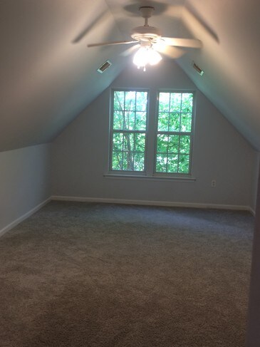 Foto del edificio - 9906 Redbud Tree Ct