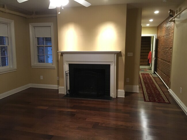 Foto del edificio - 221 W Lanvale St