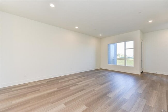 Foto del edificio - 16432 Compass Ave