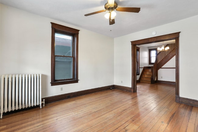 Building Photo - 358 York St