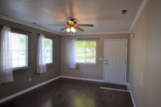 Foto del edificio - Adorable 3 Bed 2 Bath Townhouse in West Valley!!!