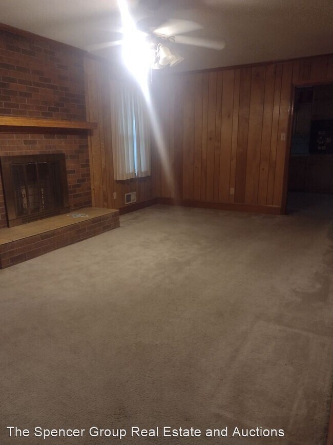 Building Photo - 3 br, 1.5 bath House - 1038 Oak Street