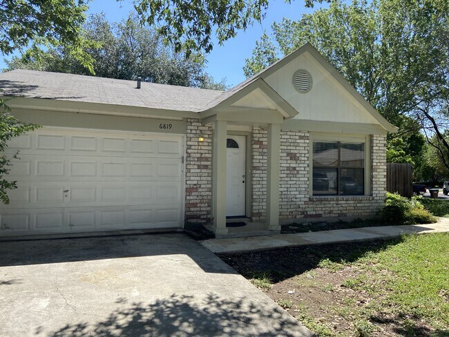 Foto del edificio - 6819 Flaming Ridge Dr
