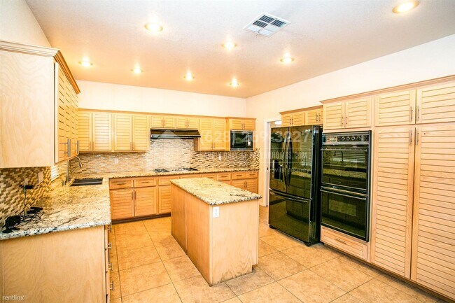Building Photo - 4 br, 3 bath House - 2005 Interbay St -