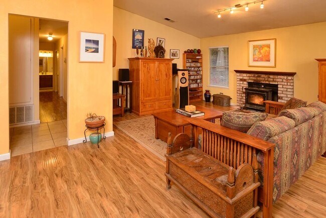 Foto del edificio - 2090 Firwood Ave