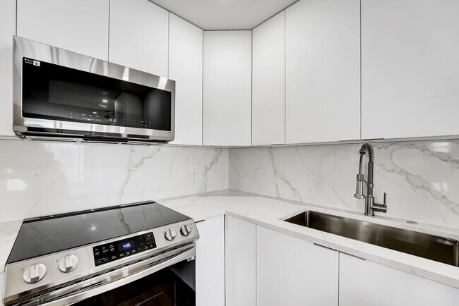 Building Photo - 4511 S Ocean Blvd