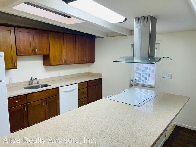Building Photo - 3 br, 3 bath House - 1021 E. Duane Ave