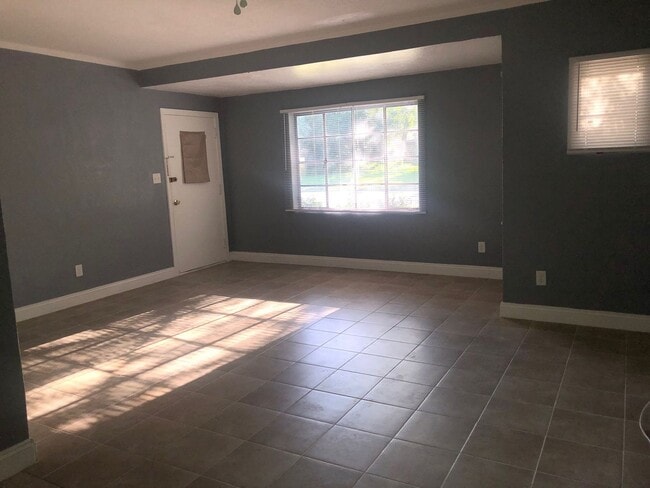 Photo - 2201 S Park Ave Apartment