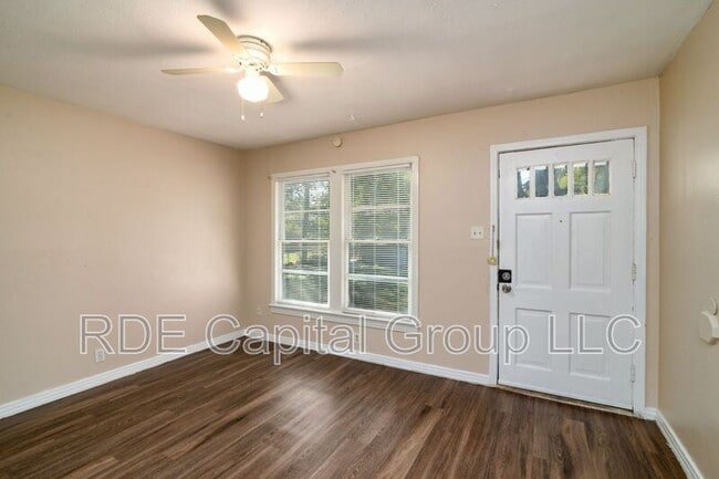 Foto del edificio - 6163 Brocks Ln