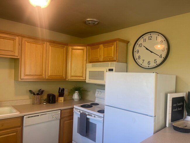 Foto del edificio - 2172 W 15th Ct
