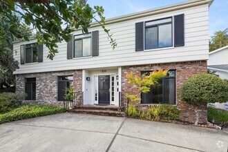 Building Photo - 955 Siskiyou Dr