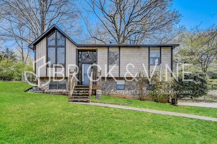Primary Photo - 851 25th Ave NE