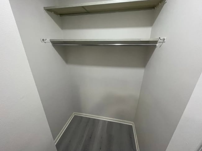 Photo - 12520 Edgewater Dr Apartment