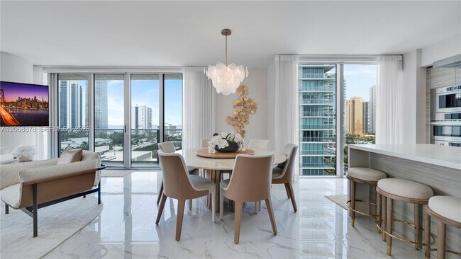 Foto del edificio - 330 Sunny Isles Blvd