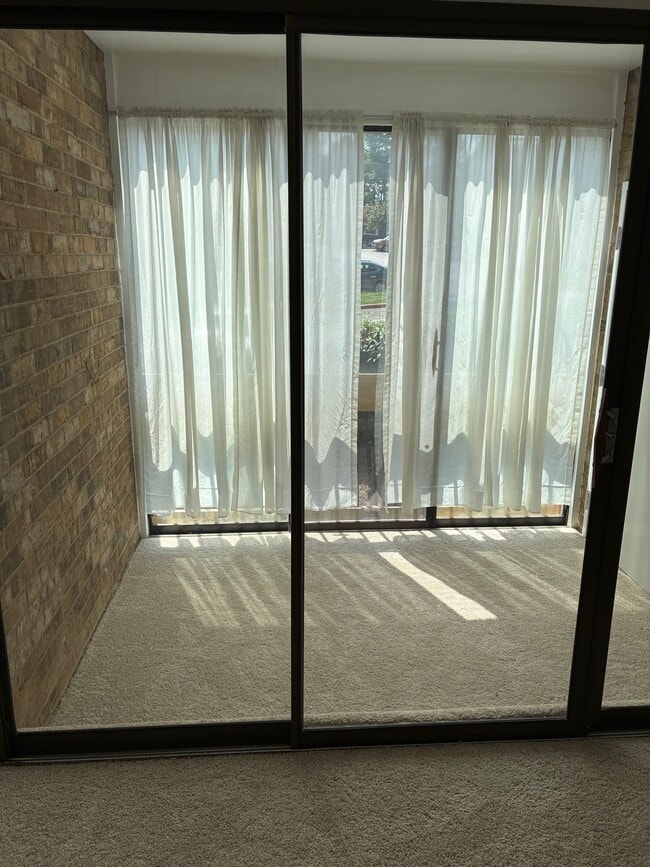 Foto del edificio - 10570 Twin Rivers Rd