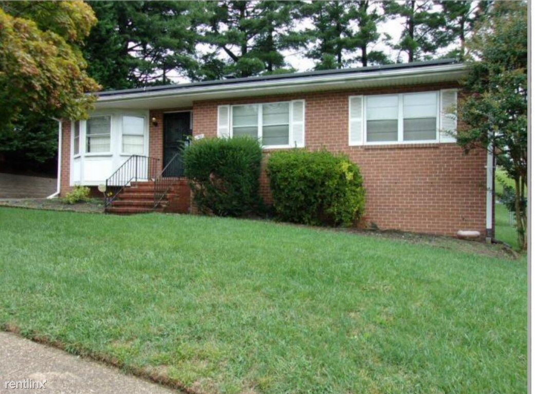 Foto del edificio - 6 br, 3 bath House - 1109 Scotts Hill Driv...