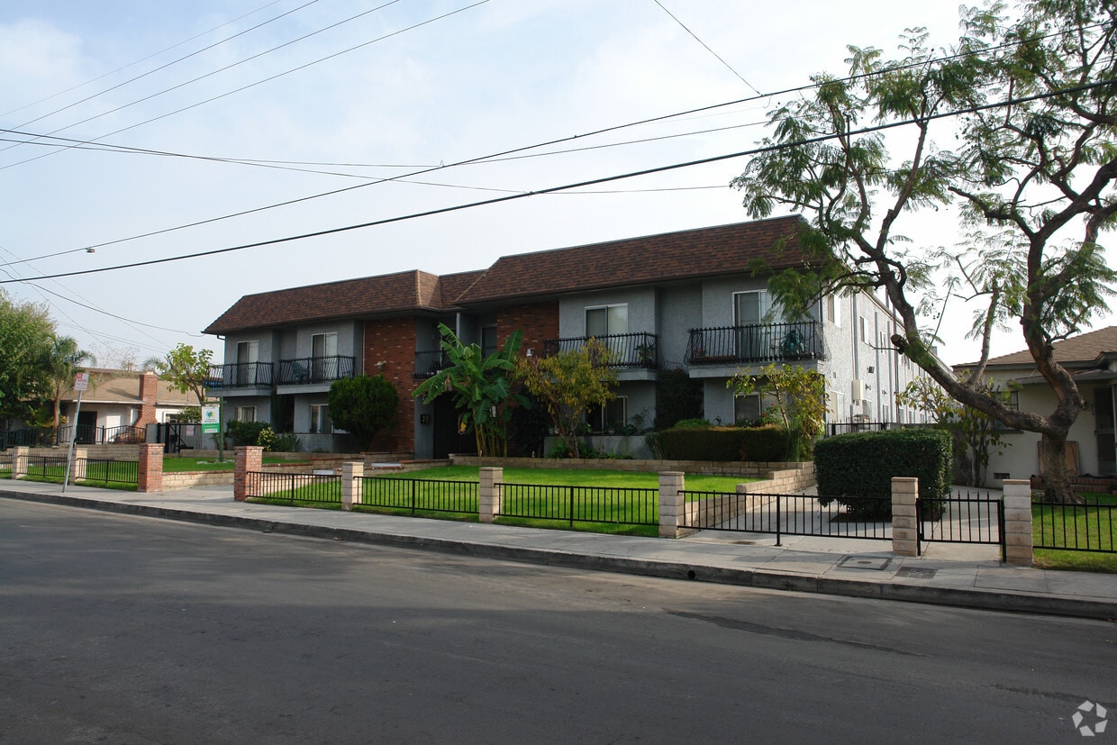 Primary Photo - Windsor Apartments