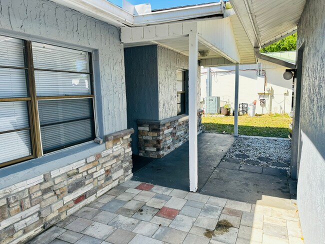 Foto del edificio - 5645 Struthers Ct