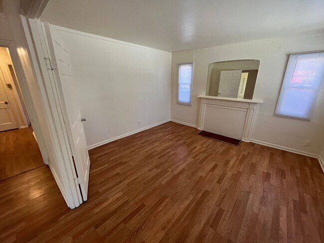 Foto del edificio - Great Student Housing.  3bd (Has been converted to 4 bedroom in past) 3bath house a block and a h...