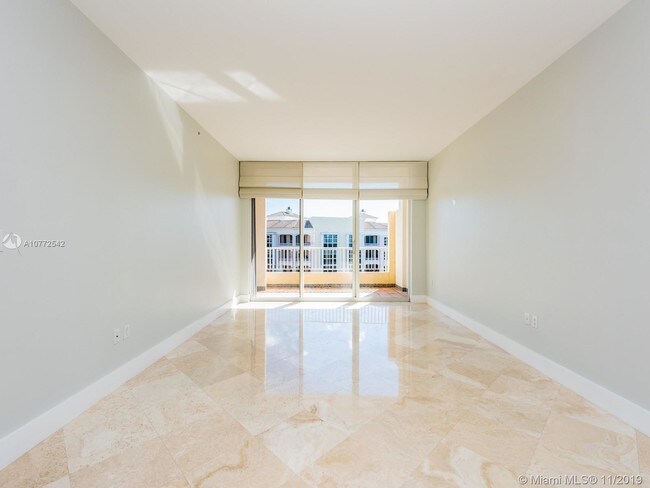 Foto del edificio - 713 Crandon Blvd