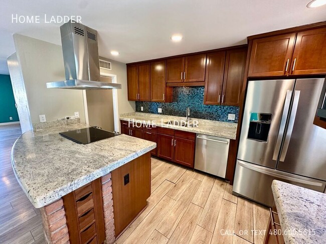 Building Photo - 8323 E Sells Dr