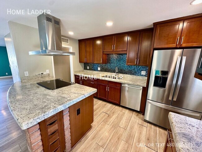 Foto del edificio - 8323 E Sells Dr