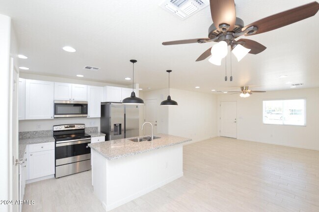 Building Photo - 14925 S Patagonia Rd