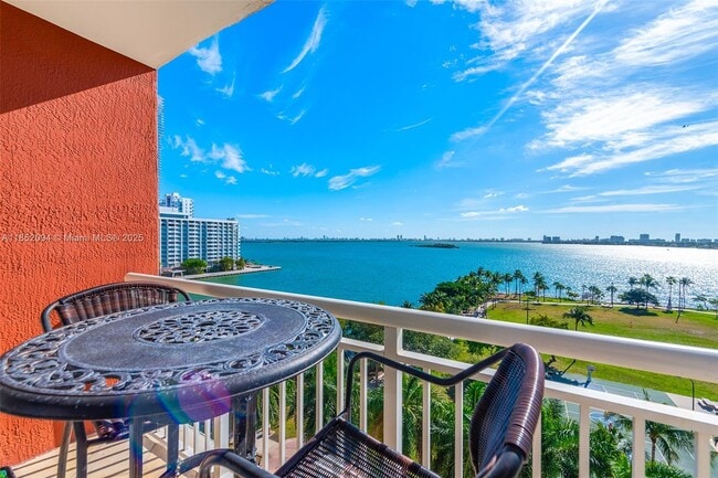 Building Photo - 2000 N Bayshore Dr
