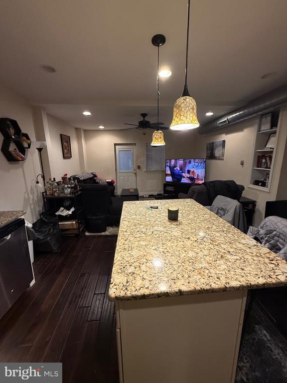 Foto del edificio - 6110 Ridge Ave