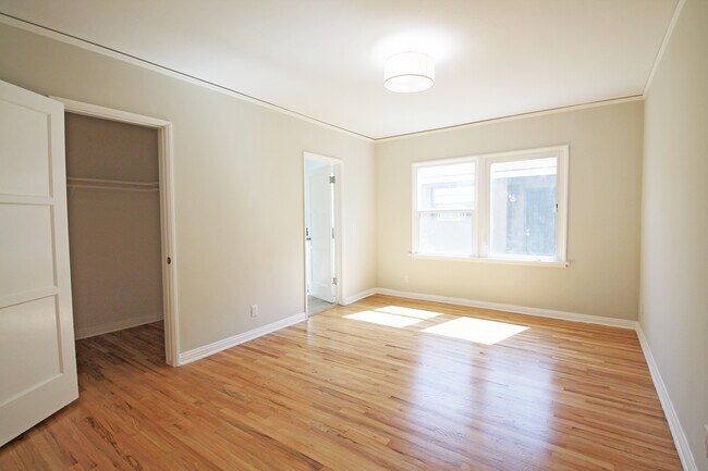 Foto del edificio - 1575 Manning Ave