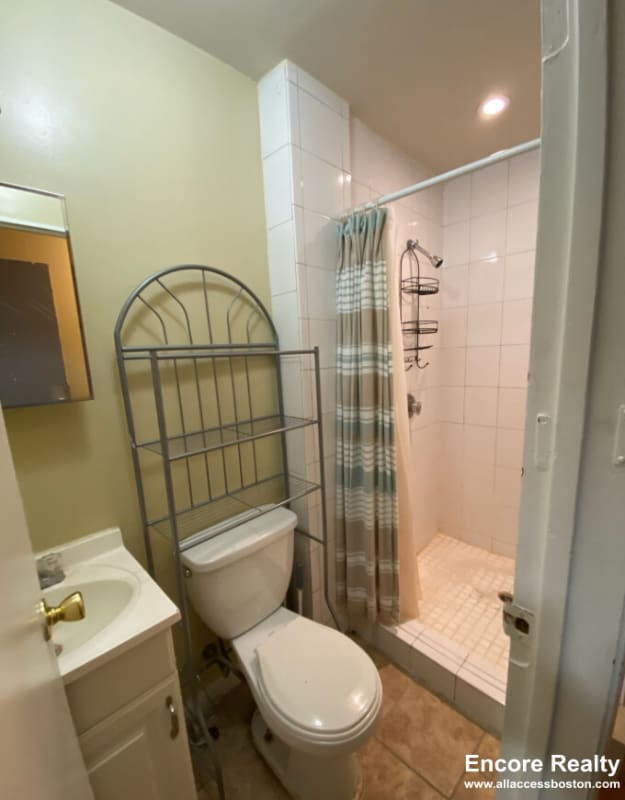 Building Photo - 147 Meridian St