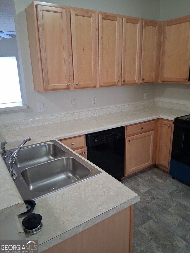 Foto del edificio - 6208 Ellenwood Dr