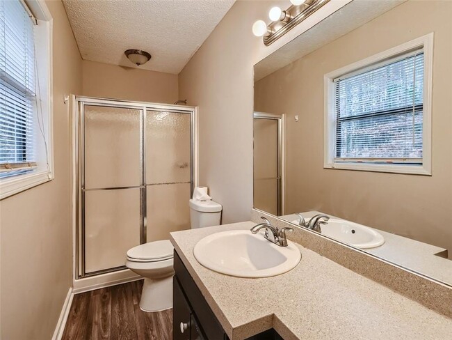 Building Photo - 3735 Somerset Dr SW