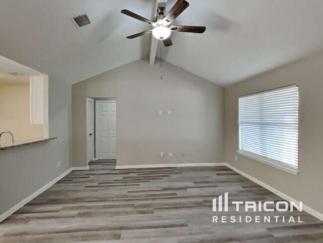 Foto del edificio - 16179 Summer Breeze Ct