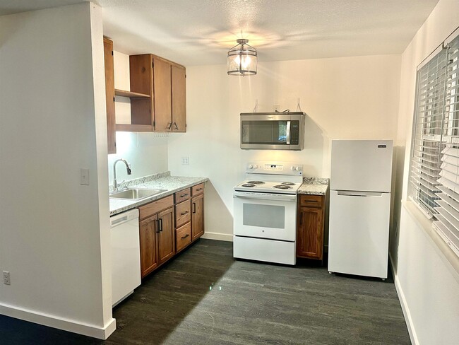 Building Photo - 685 S Waukeenah St