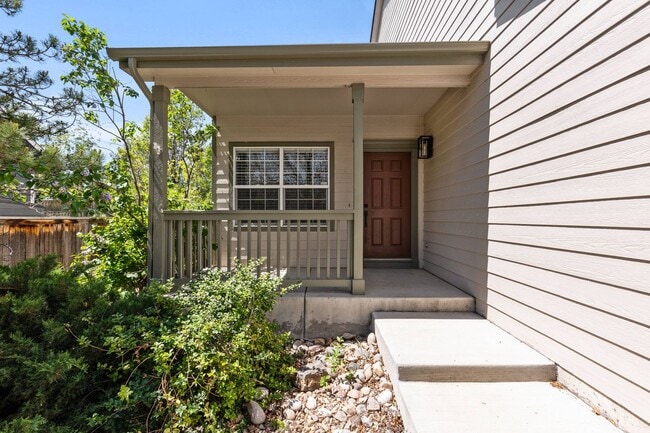 Building Photo - Spacious 5 bedroom home in the heart of Pa...