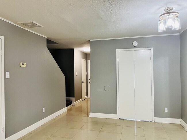 Building Photo - 8323 Wilcrest Dr