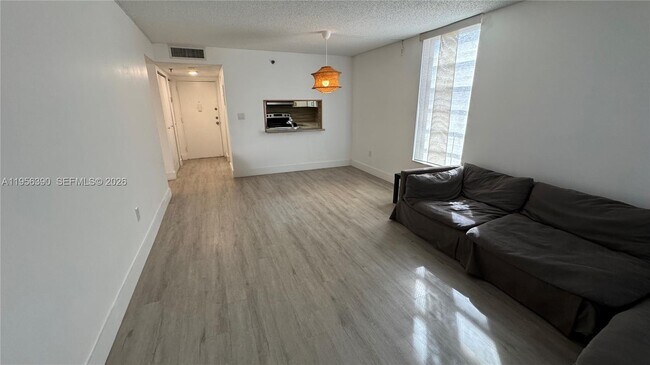 Building Photo - 9688 Fontainebleau Blvd