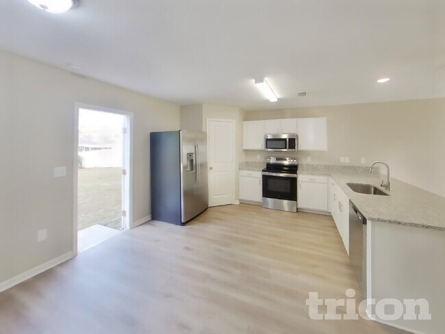 Foto del edificio - 2425 Lake Forest Ave