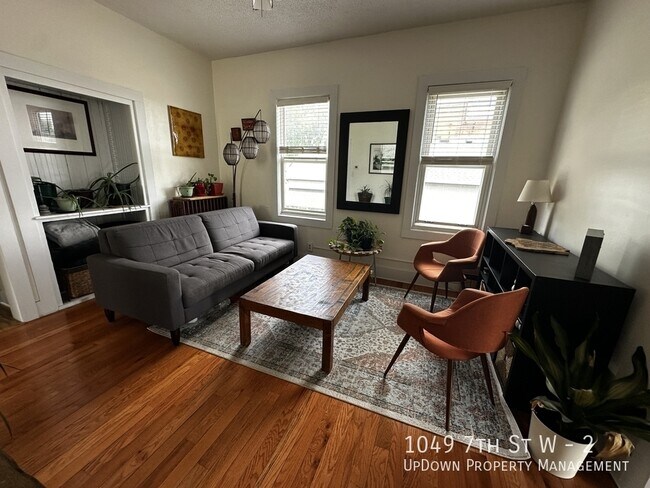 Foto del edificio - 1049 7th St W