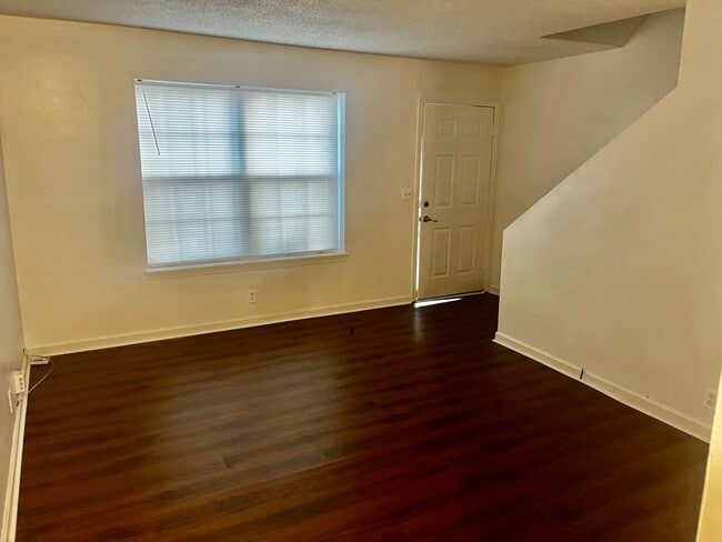 Photo - 1021-1023 Wesleyville St Apartment