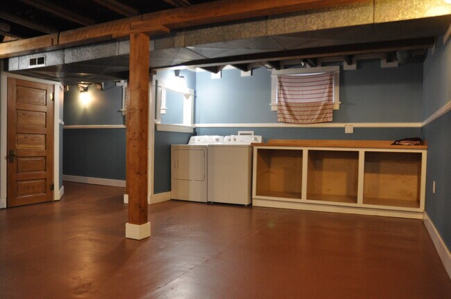 Building Photo - 225 5th Ave SE