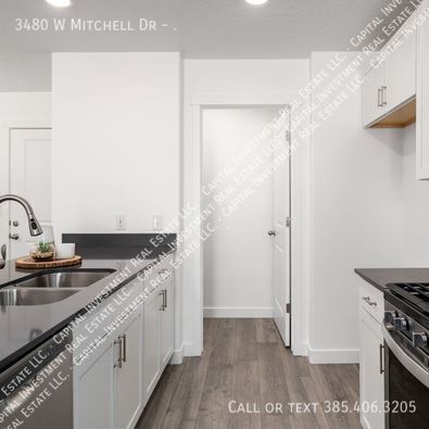 Foto del edificio - 3480 W Mitchell Dr