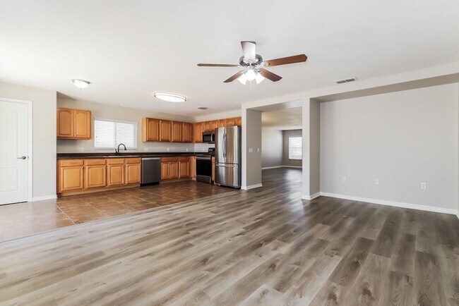 Building Photo - 3044 Park Ridge Ave