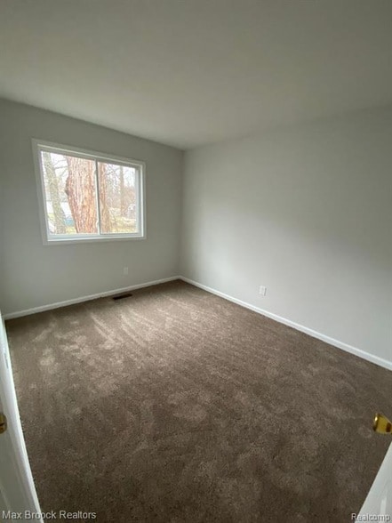 Building Photo - 421 Longview St