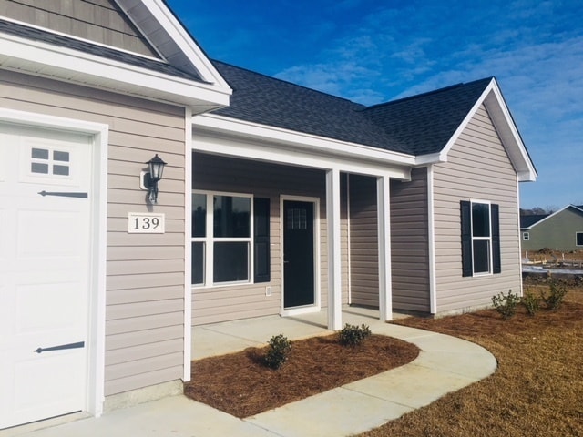 Building Photo - AVAILABLE 3 Bedroom/ 2 Bath with attached garage! Beautiful finishes throughout