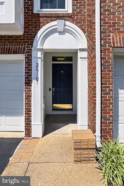 Building Photo - 26101 Nimbleton Square
