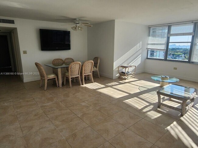 Building Photo - 5555 Collins Ave